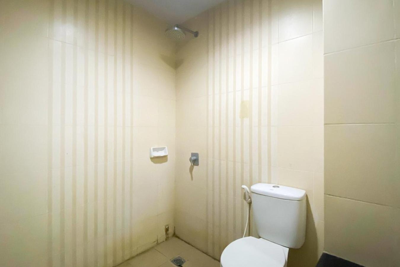 Urbanview Hotel Asyra Makassar Exterior photo